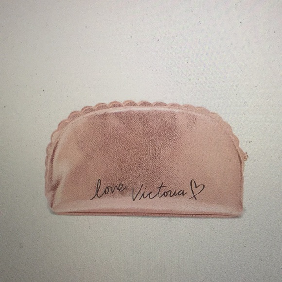 VICTORIA’S SECRET - PETAL EDGE BEAUTY MAKE-UP BAG - Picture 8 of 8